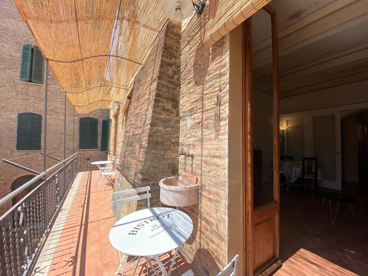 La Fonte-With Balcony Close By Piazza Del Campo Siena Buitenkant foto